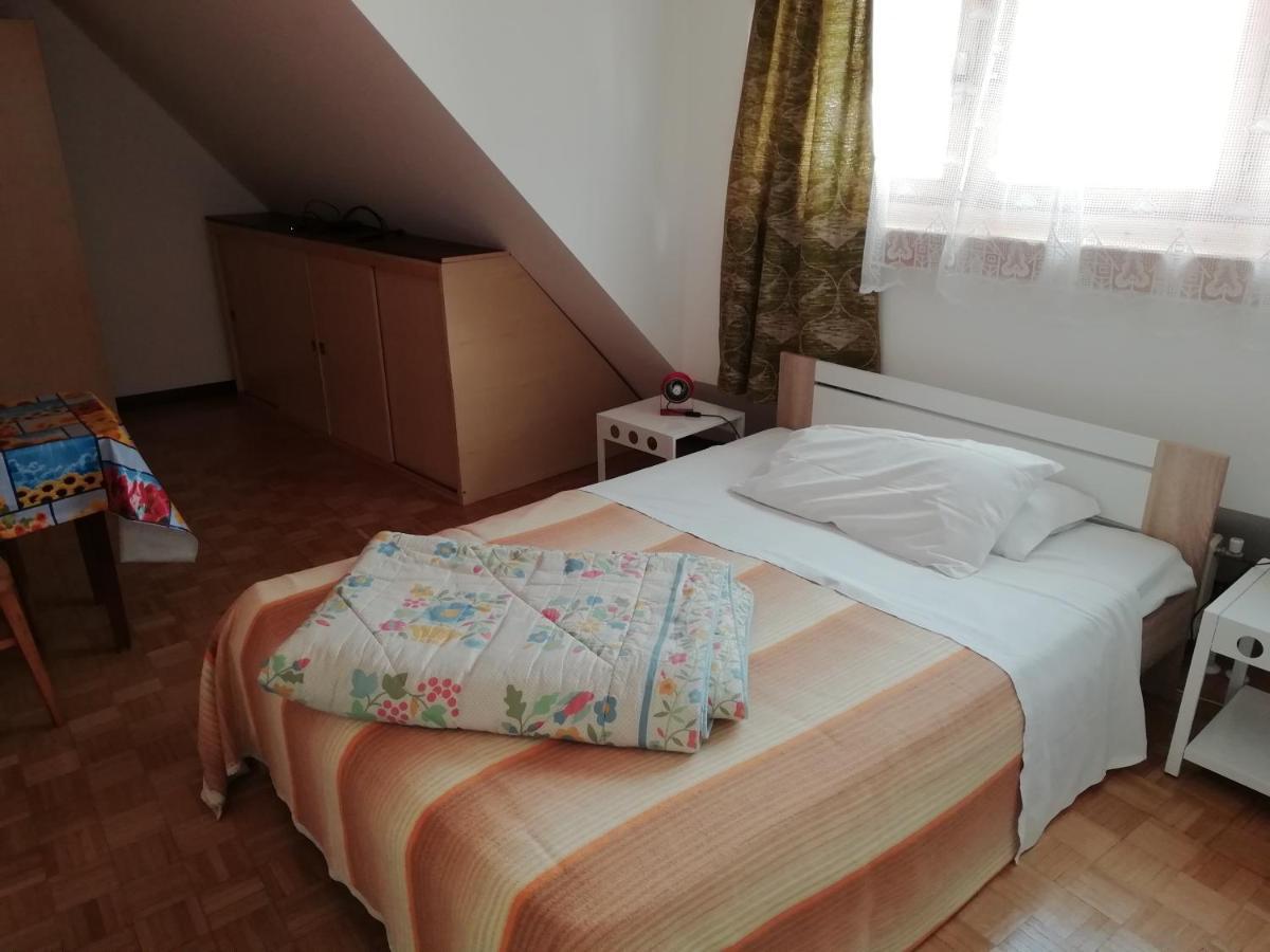 Gasthaus Pension Flora Hotel Ora / Auer Екстериор снимка