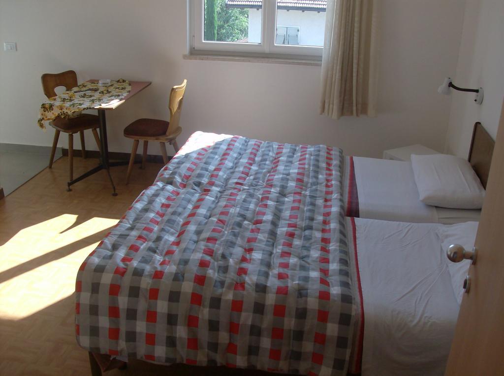 Gasthaus Pension Flora Hotel Ora / Auer Екстериор снимка